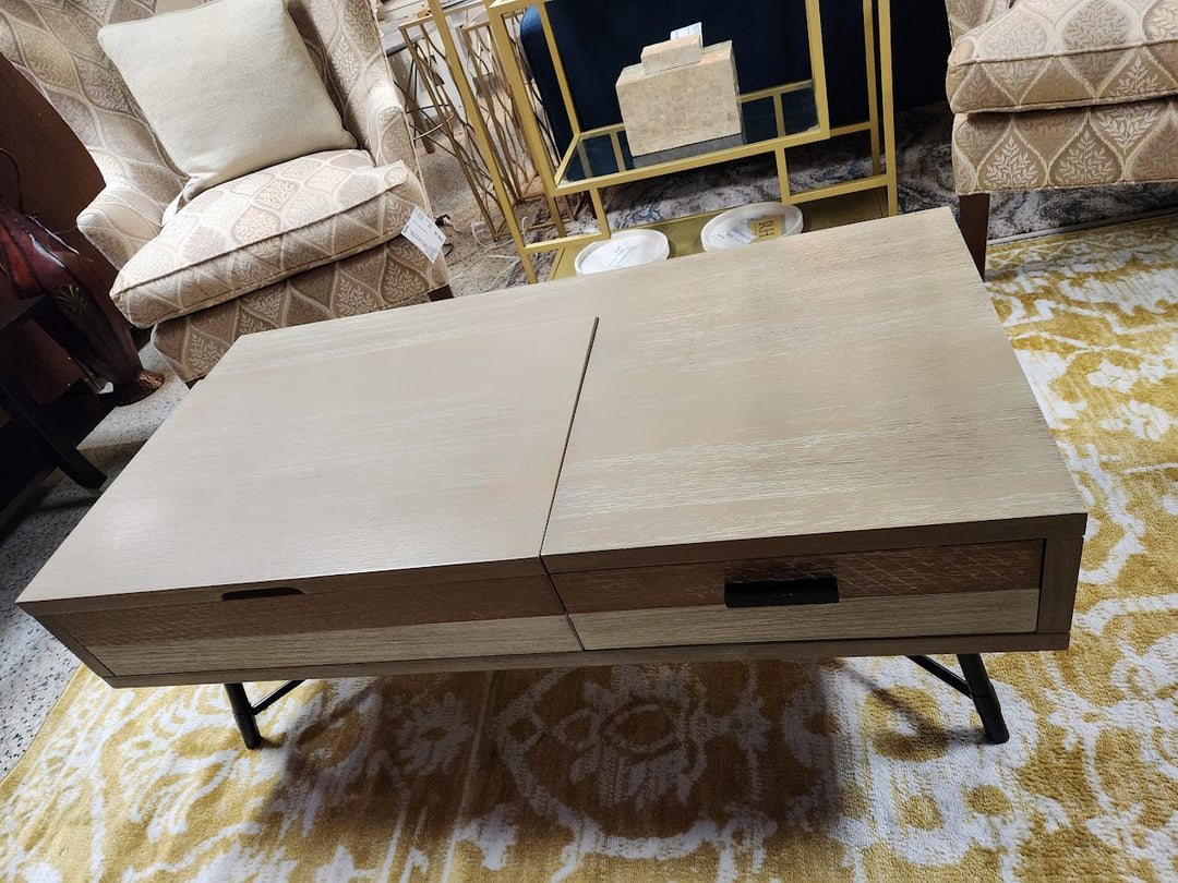 Light Wood Rooms to Go Lift-Top  Coffee Table