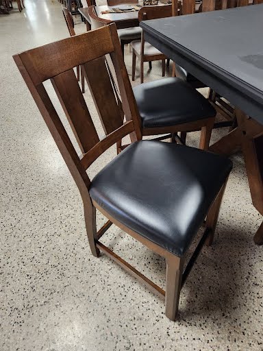 Counter Table w. 8 Chairs 60x60"