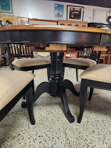 48" Round Dining Set w. Four Chairs