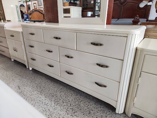 THOMASVILLE Impressions White Wash 7-Drawer Dresser