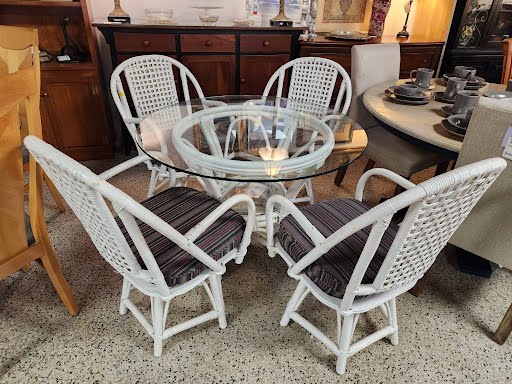 42" White Wicker/Rattan Dining Set w Four Chairs