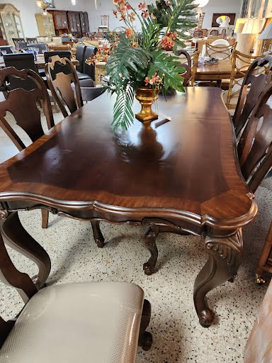 Dining Set Dark Wood w. 6 CHairs