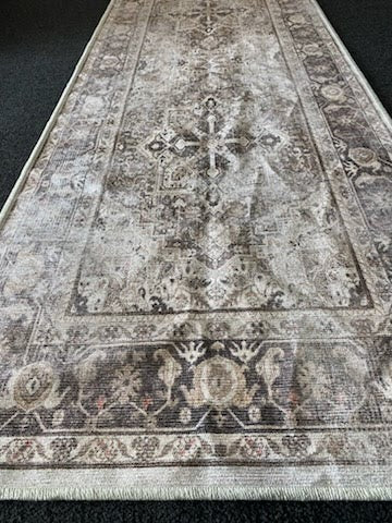 RUGGABLE "Hazel Kamran" Runner Rug