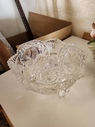 Cut crystal footed bowl 7"