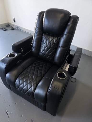 Black Power Recliner w. Cup Holder