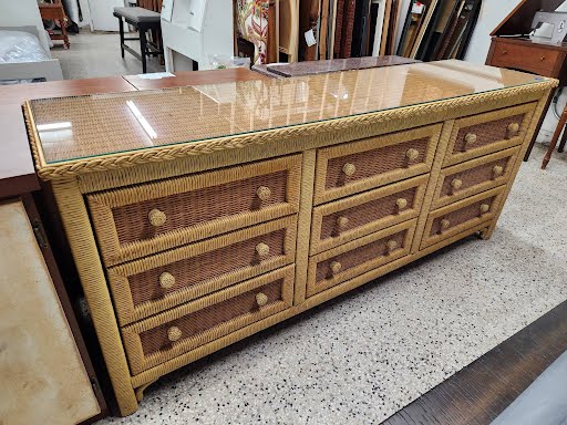 HENRY LINK Dresser 9 Drawers