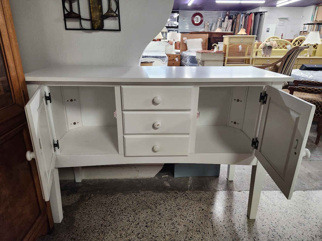 White wooden buffet cabinet