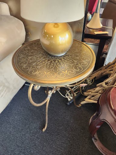 18" Round End Table