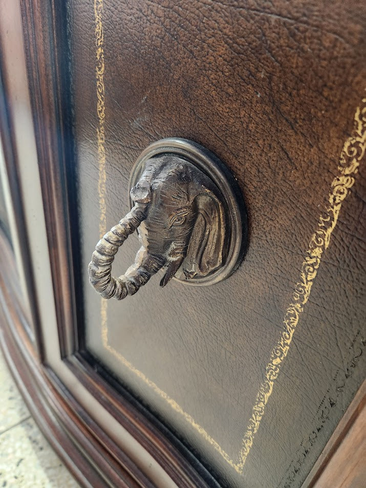 Mohagany Carved Wood Dresser