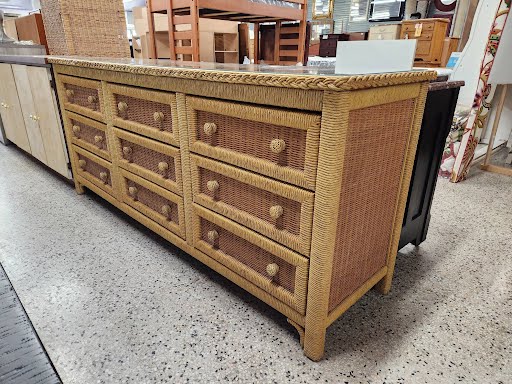 HENRY LINK Dresser 9 Drawers