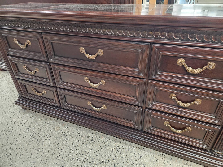 American Drew Dresser w. Mirror