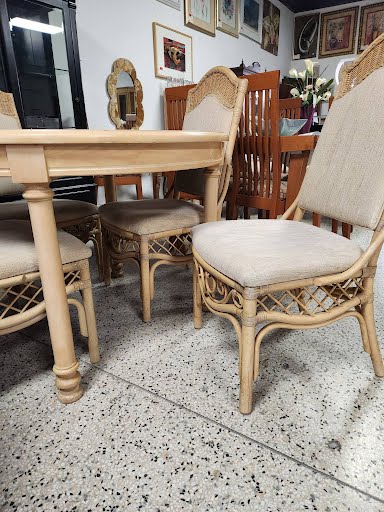 44" Round Wood/Glass Dining Set w.Four Chairs