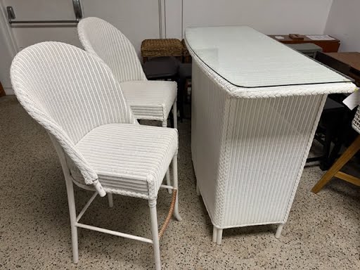 White Wicker Leaders Bar Table
