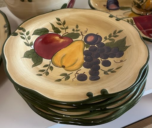 SET OF 6- Home Trends Plates
