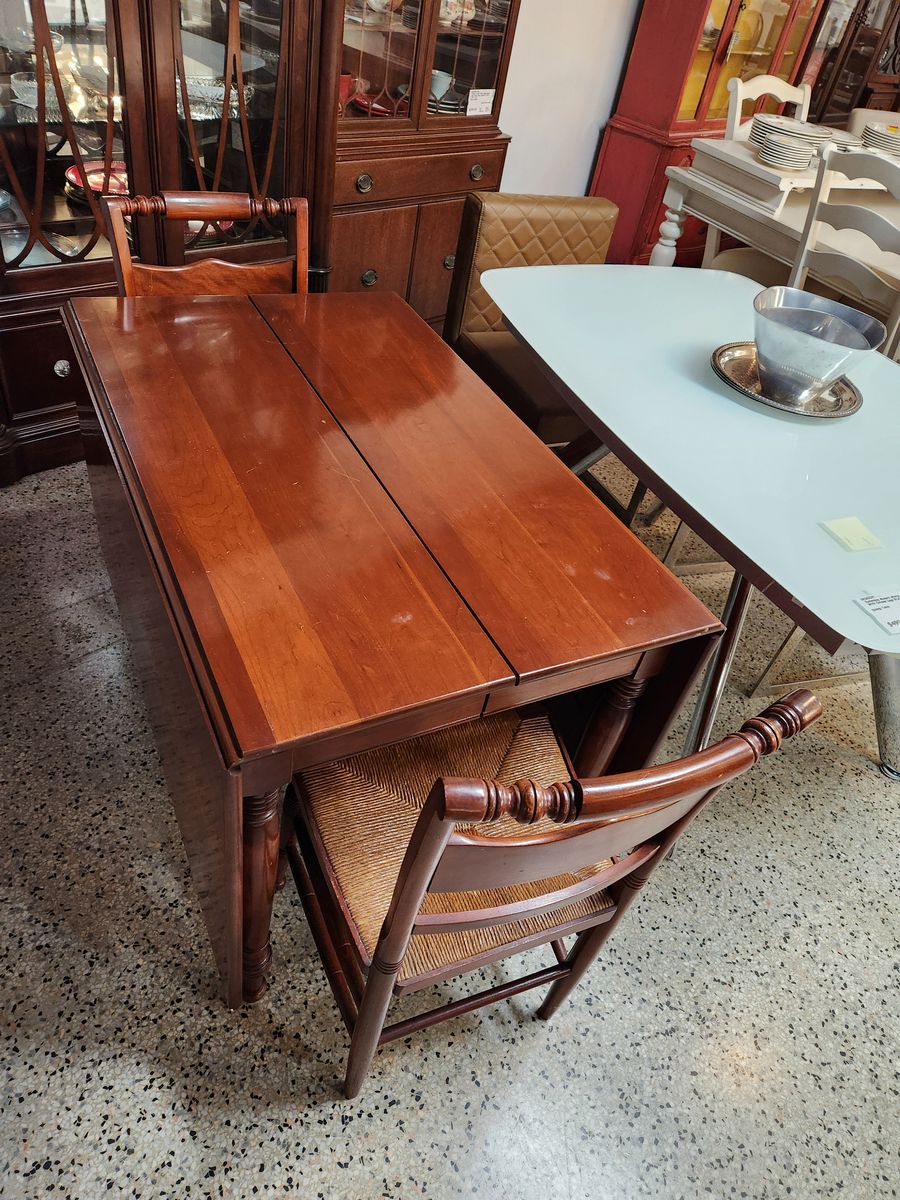 Willett Wildwood Antique Cherry Wood Dining Set