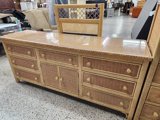 Lexington Dresser w. Mirror