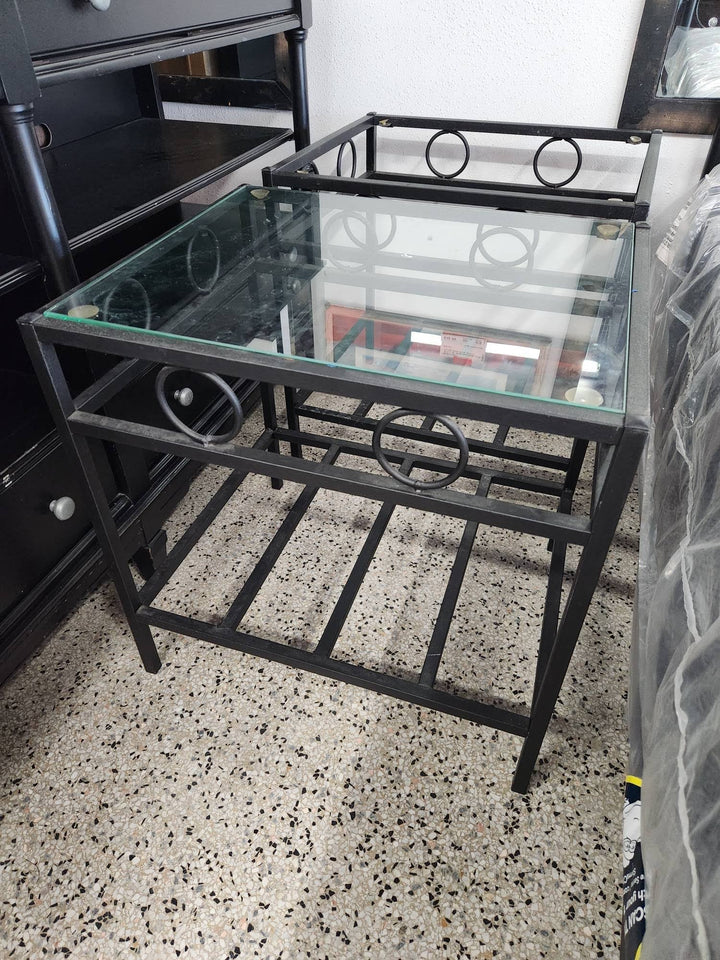 Black metal king bed w. 2 end tables