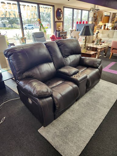 Electric Double Recliner Love Seat w. Center Console