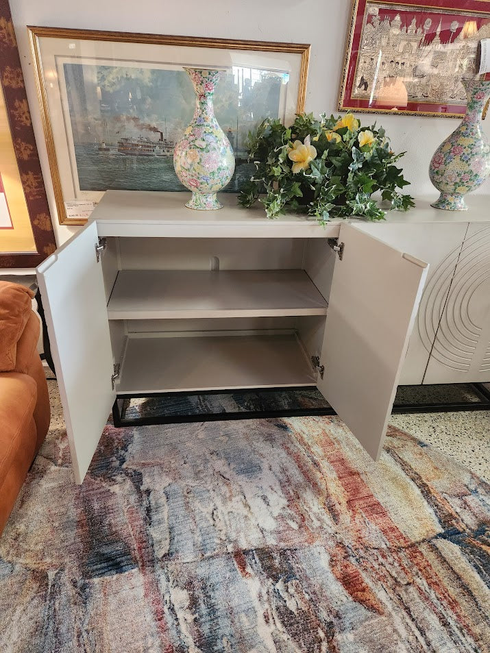 Side Board