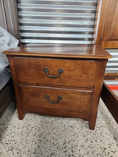 Pennsylvania House Queen Bed w. Nightstand