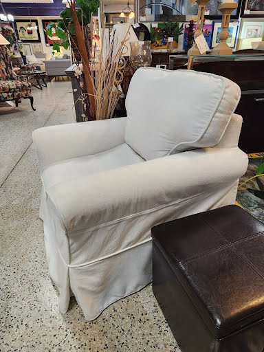37W" White Slip Cover Chair