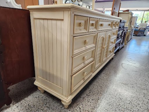 WYNWOOD Cream/Whitewash Farmhouse Style Dresser w. Mirror