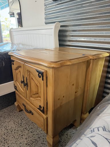 Scrolled Iron Accents Bed Set