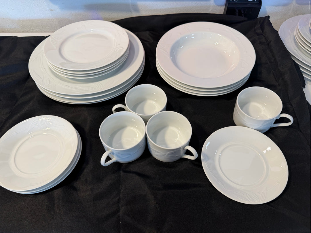 20 PC Set China Dishes
