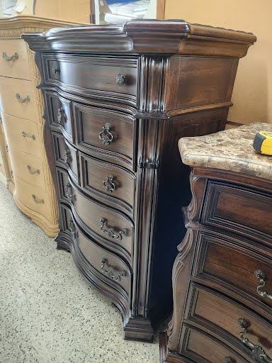 Haverty's High Chest  5-Drawer
