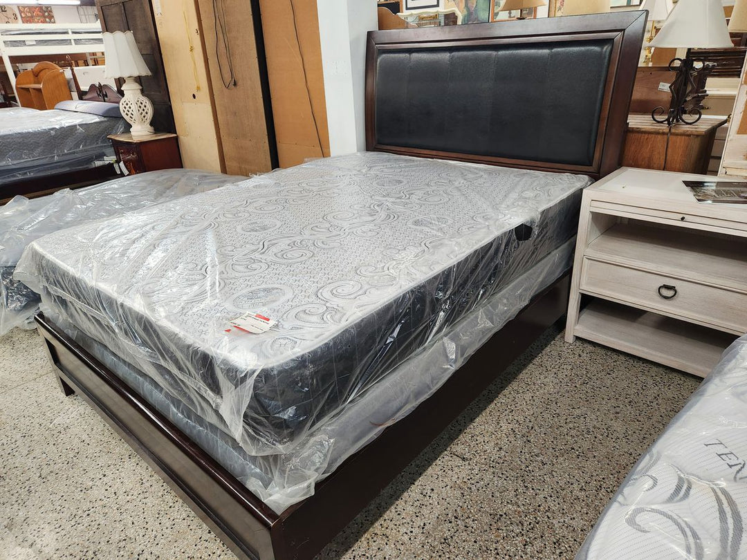 DK Wood/Leather Queen Bed