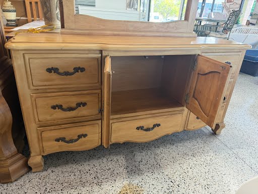 Scrolled Iron Accents Bed Set