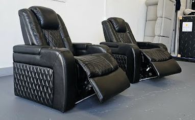 Black Power Recliner w. Cup Holder