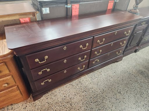 Bassett 6 Drawer Dresser