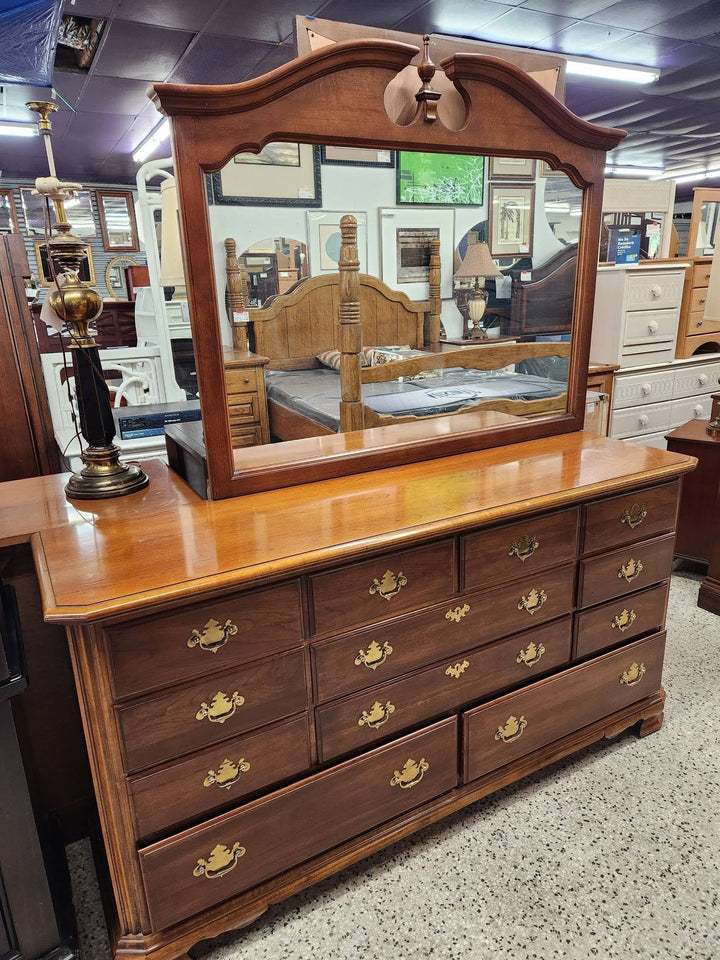 Stanley Furniture Dresser w. Mirror