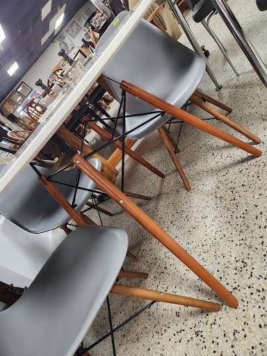 38' Round White top Dining Set