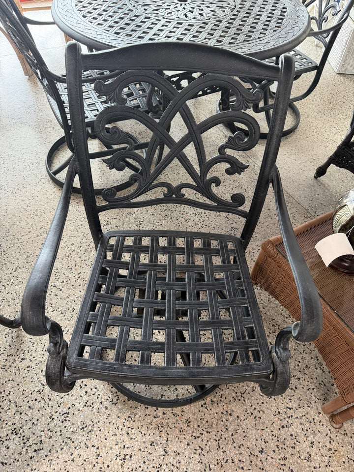 Table + 4 Cast Aluminum swivel Chairs (Outdoor Set)