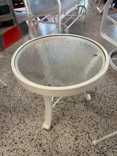 20" Round White Outdoor Table