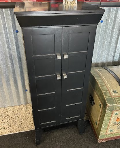 Jewelry Chest Black w. Mirror