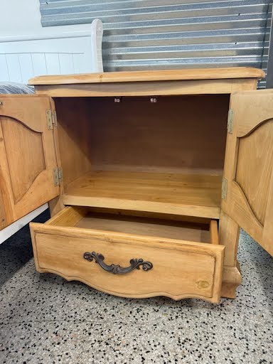 Scrolled Iron Accents Bed Set