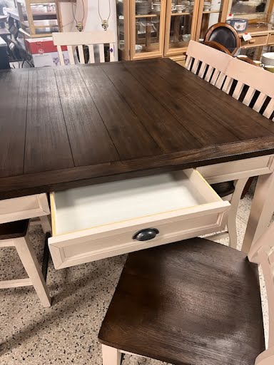 Rooms to Go Counter Table w. 6 Chairs Two Tone