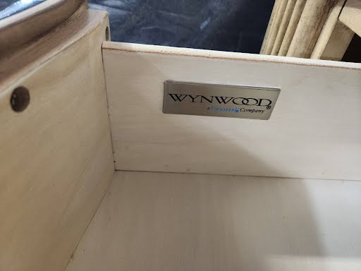 Wynwood Queen Bed Set w. 2 Nightstands