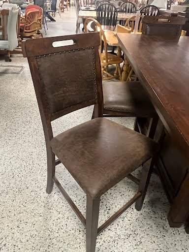 Counter Table w. 6 Chairs