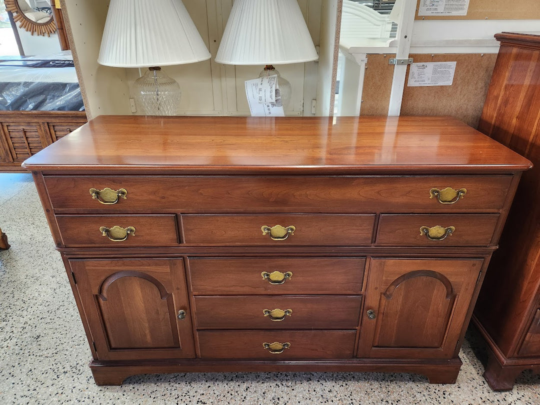 Side Board