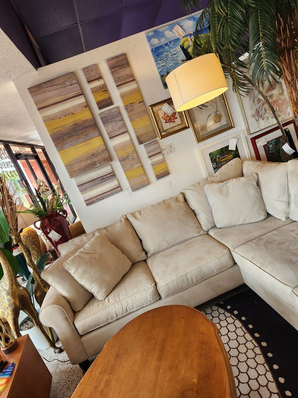 Cream Colored Haverty's Sectional