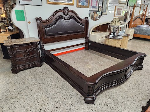 HAVERTY'S Dark Wood Bed Set KING 4 Pieces