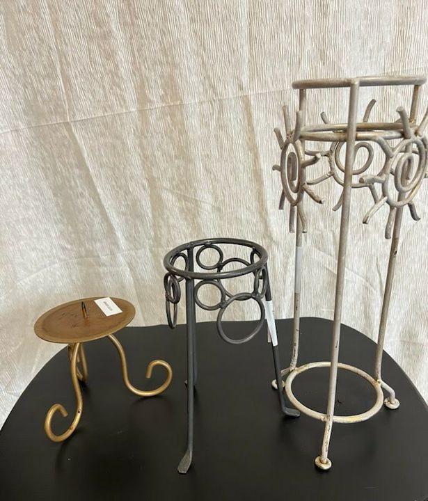 White iron Stand (SUNS) for candle/pot