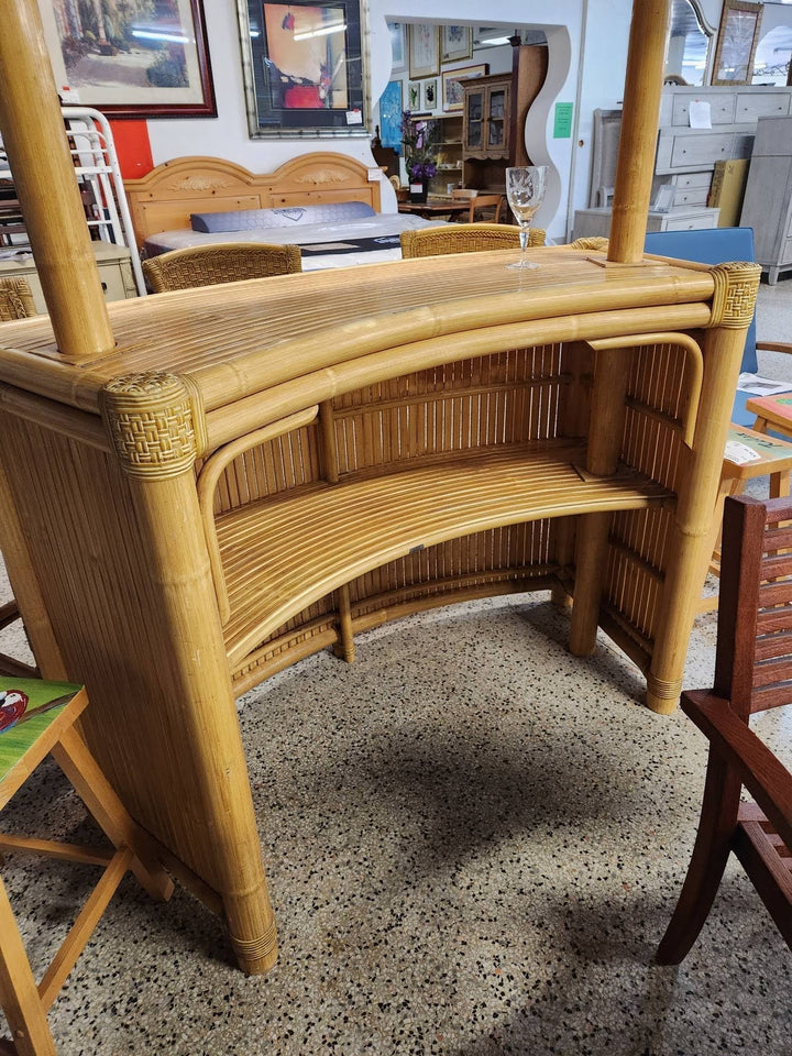 Bar Table w. Hut 3 Stools