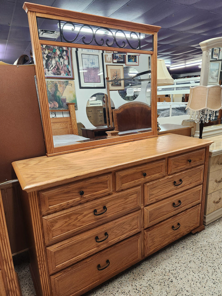 9 Drawer Oak Thornwood Dresser