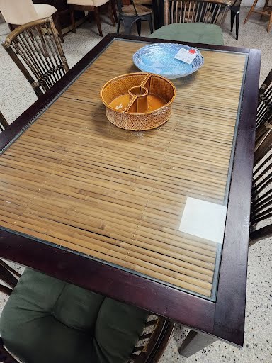 Pier 1 Imports Dining Table w. 6 Chairs