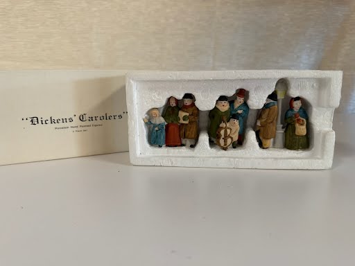Department 56 Heritage Village Collection "Dickens' Carolers"